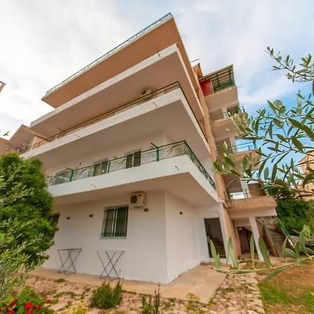 Apartment Garden Apt-2 *