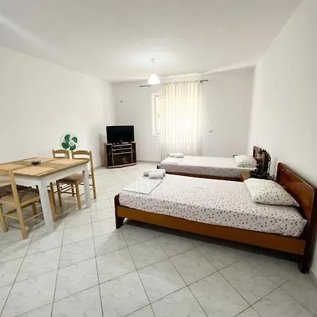 Apartment Garden Apt-2 *