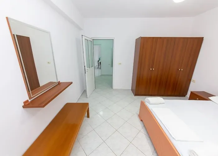 Garden Apt-2 Apartment *