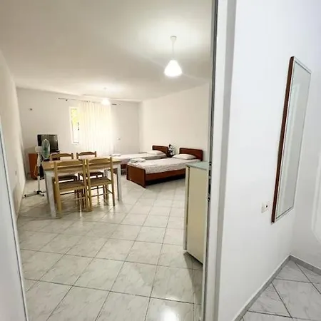 Garden Apt-2